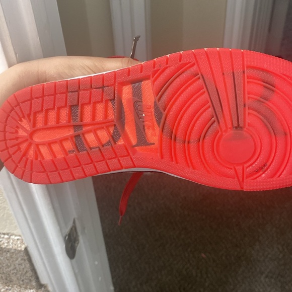 Im selling these Nike x Chicago diors - Picture 3 of 4